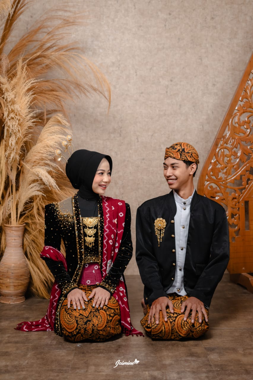 Ghalon & Ika (1) Ghalon & Ika (1)