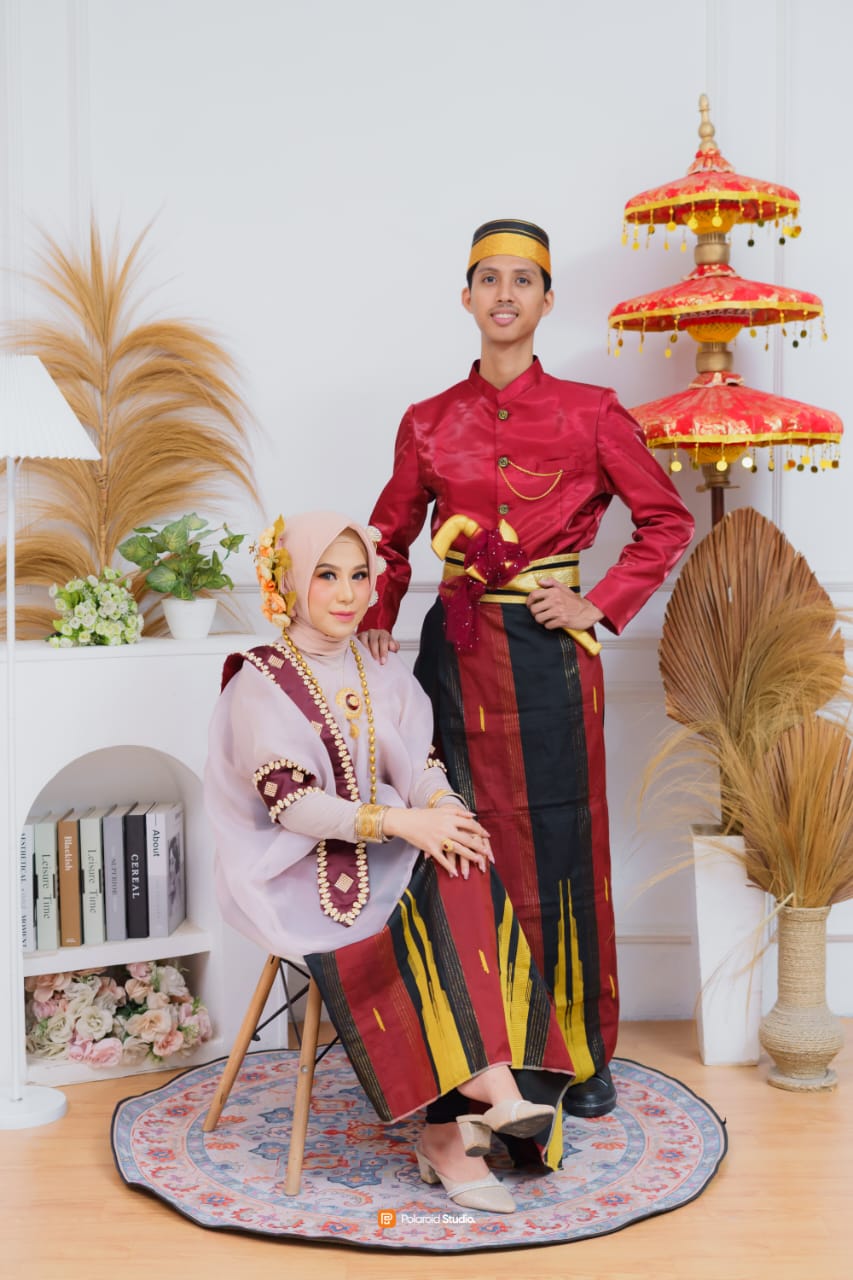Huda & Sri (2) Huda & Sri (2)